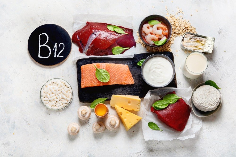 Vitamin B12 çatışmazlığın əlamətləri hansılardır?