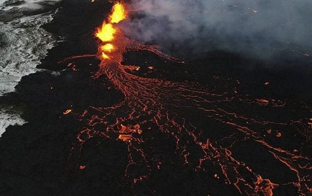 Yaponiyada vulkan püskürüb