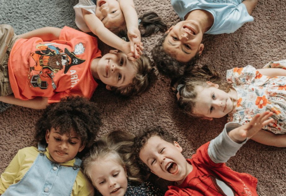 “Uşaq hüquqları haqqında” qanun layihəsi birinci oxunuşda təsdiqlənib