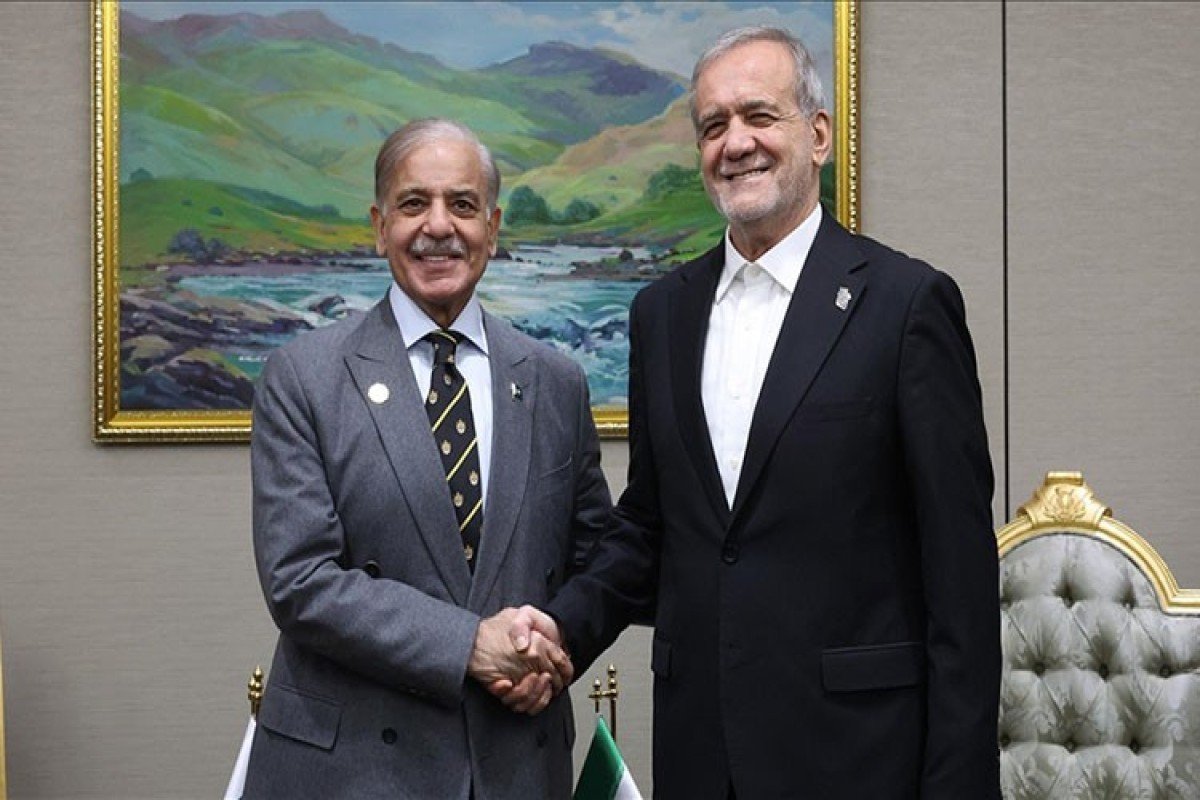 Şahbaz Şərif Pezeşkianla regional vəziyyəti müzakirə edib