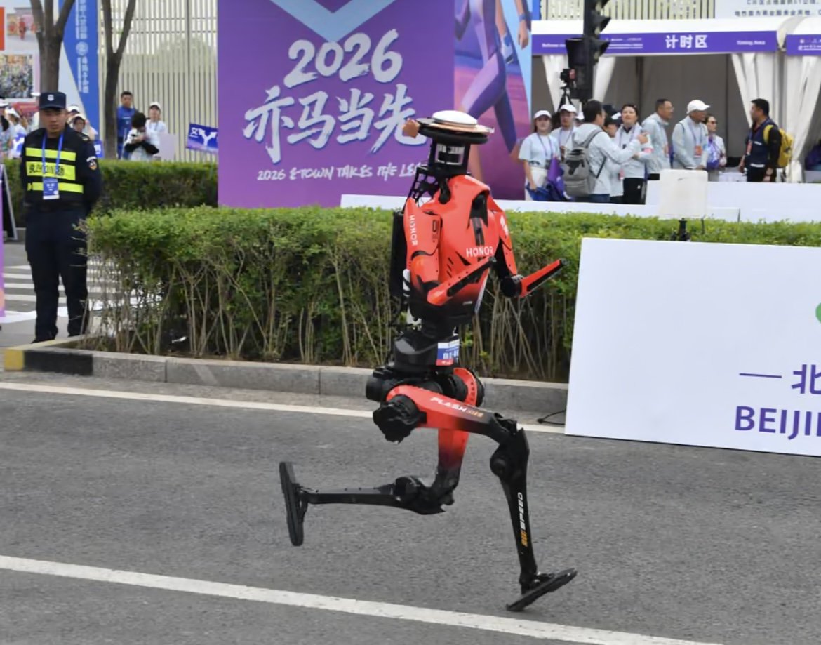 Çin robotu Boltun rekordunu qırıb
