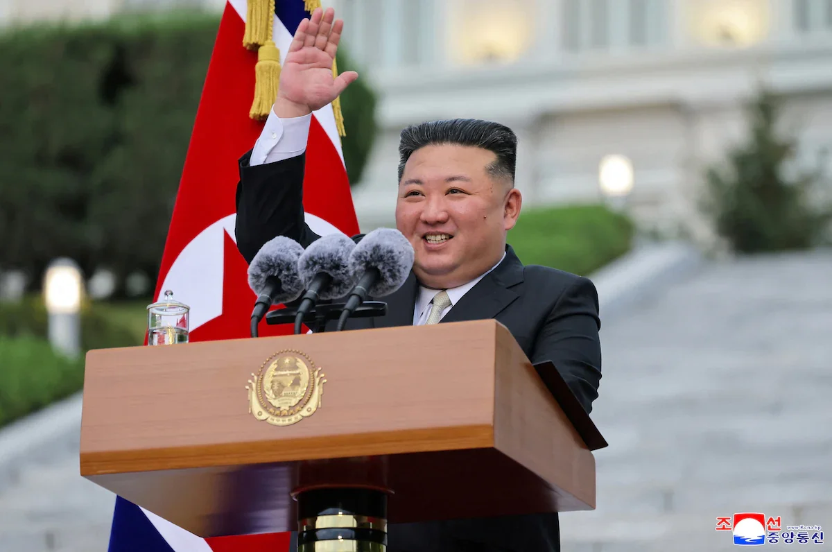 Kim Çen In Çinə yeni açılmış körpü vasitəsilə səfər edib